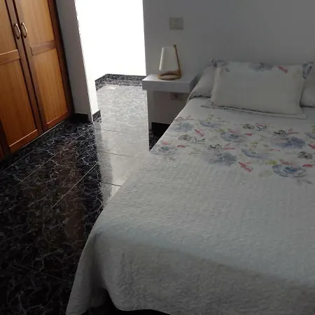 Toni's * Arinaga